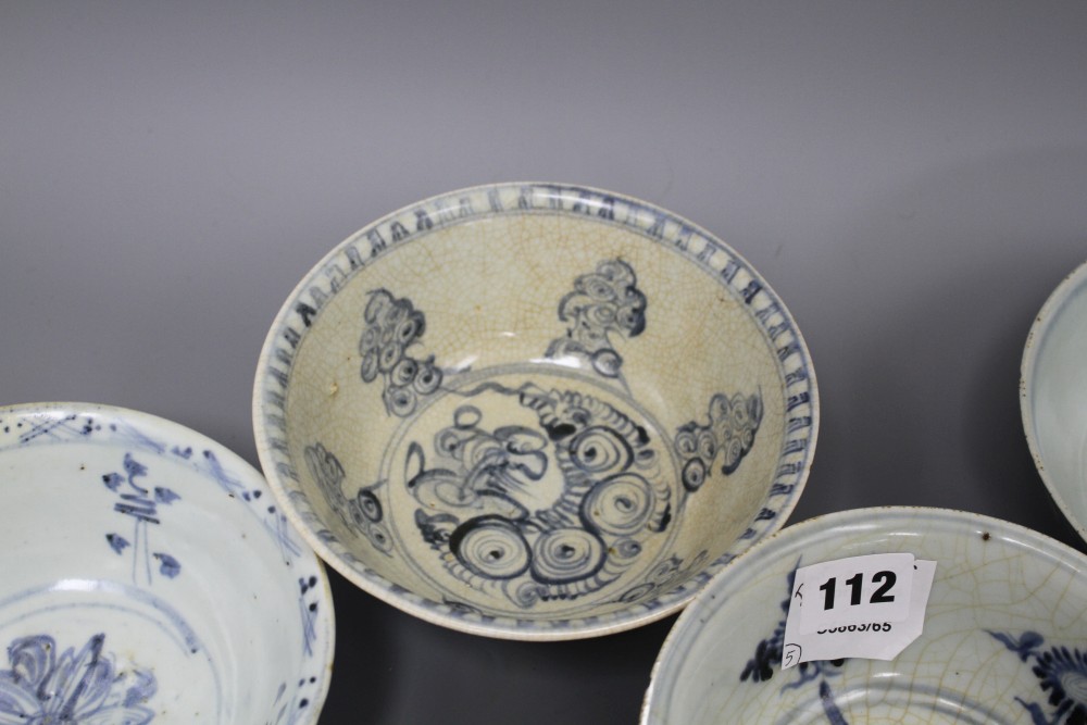 Five Chinese Ming blue and white bowls, 15th-16th century, diameter 15.5cm (1), 15cm (3) and 10cm (smallest)